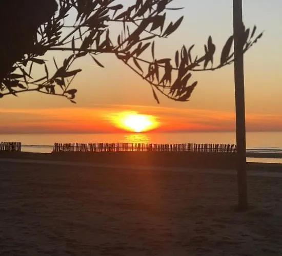 Piet's Beachhouse بيت للعطل